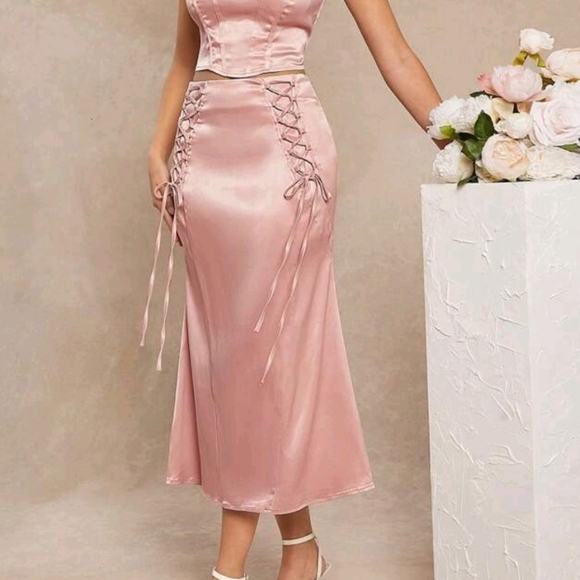 SATIN MIDI SKIRT WITH SIDE LACE UP DETAILS - Picture 3 of 5